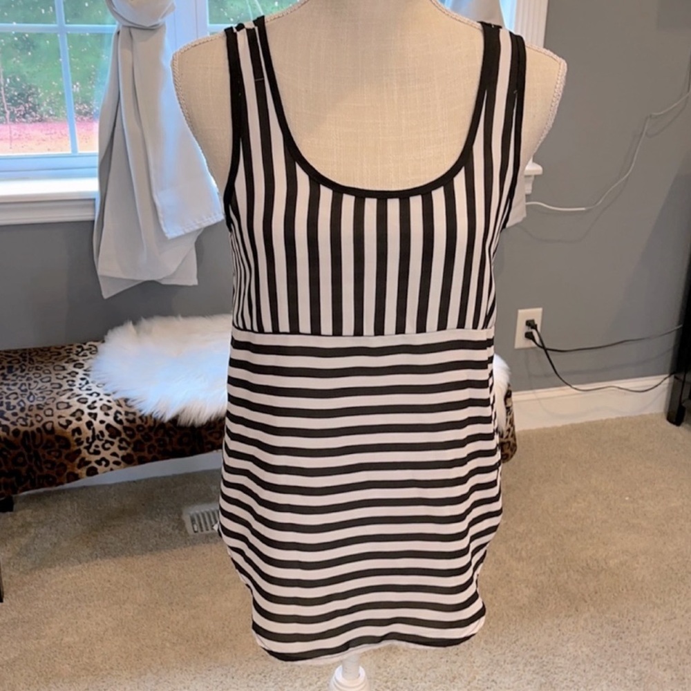 💜 5 for $25 or 3 for $18 Everly black and white striped top